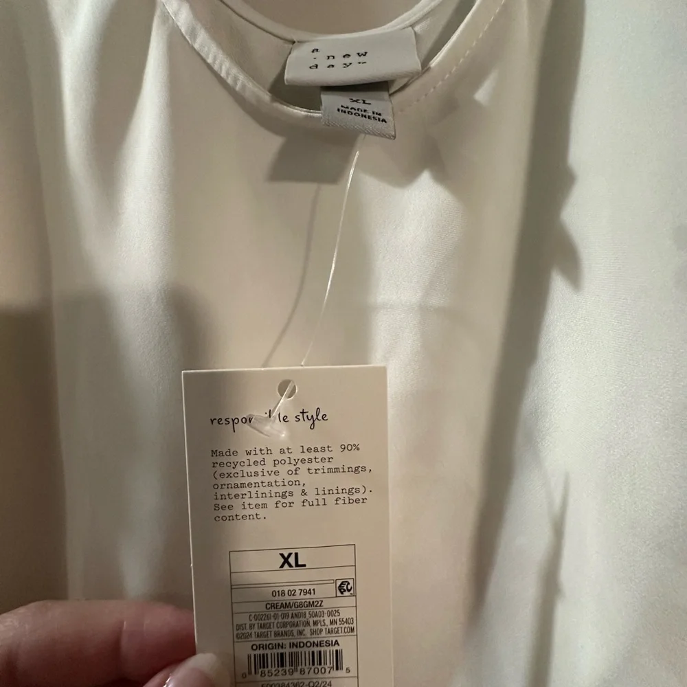 A new day Cream Scoop Neck Tank XL NWT - Picture 2 of 3